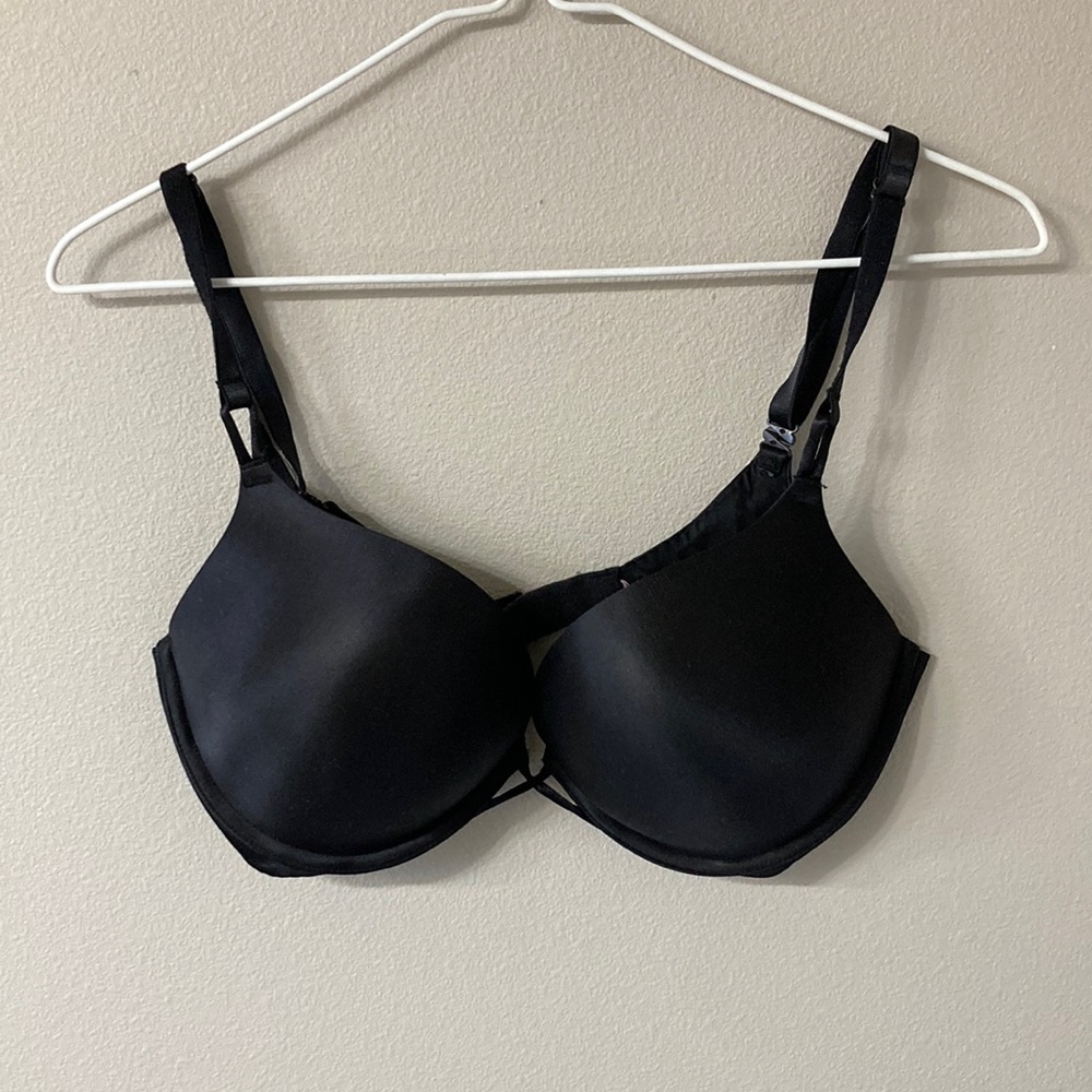 Black Victoria’s secret PUSH UP bra.
